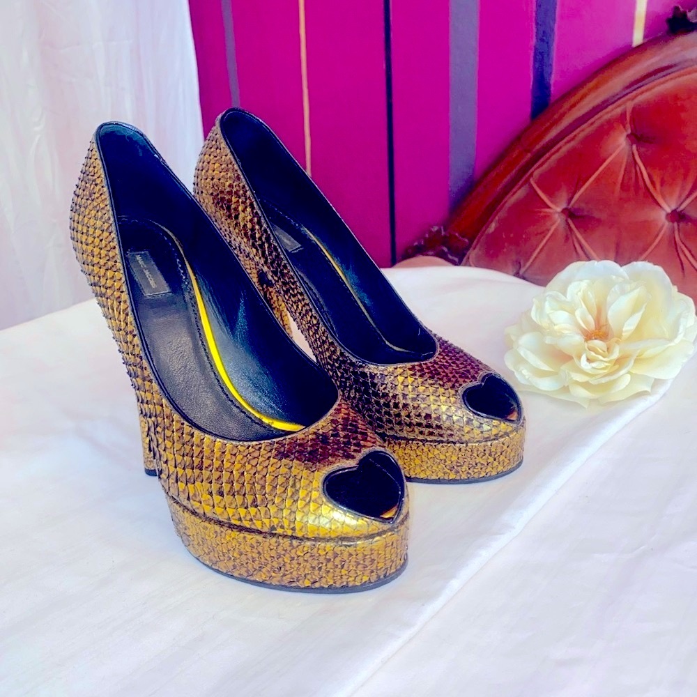 Marc Jacobs, Gorgeous, Python, Gold Platform Heels w Heart-shaped Peep Toe, 8